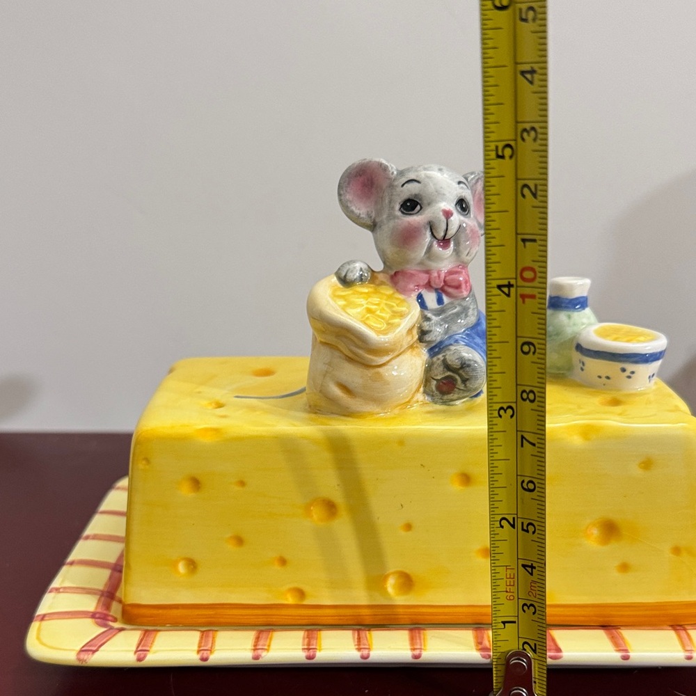 Cheese Block with Mouse Figurine Butter Dish/Cheese cover tray - Picture 5 of 11